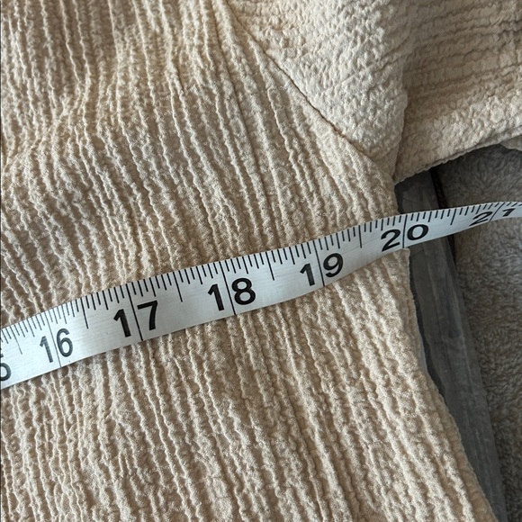 Beige Button-Up Women's cropped blouse - Picture 6 of 7